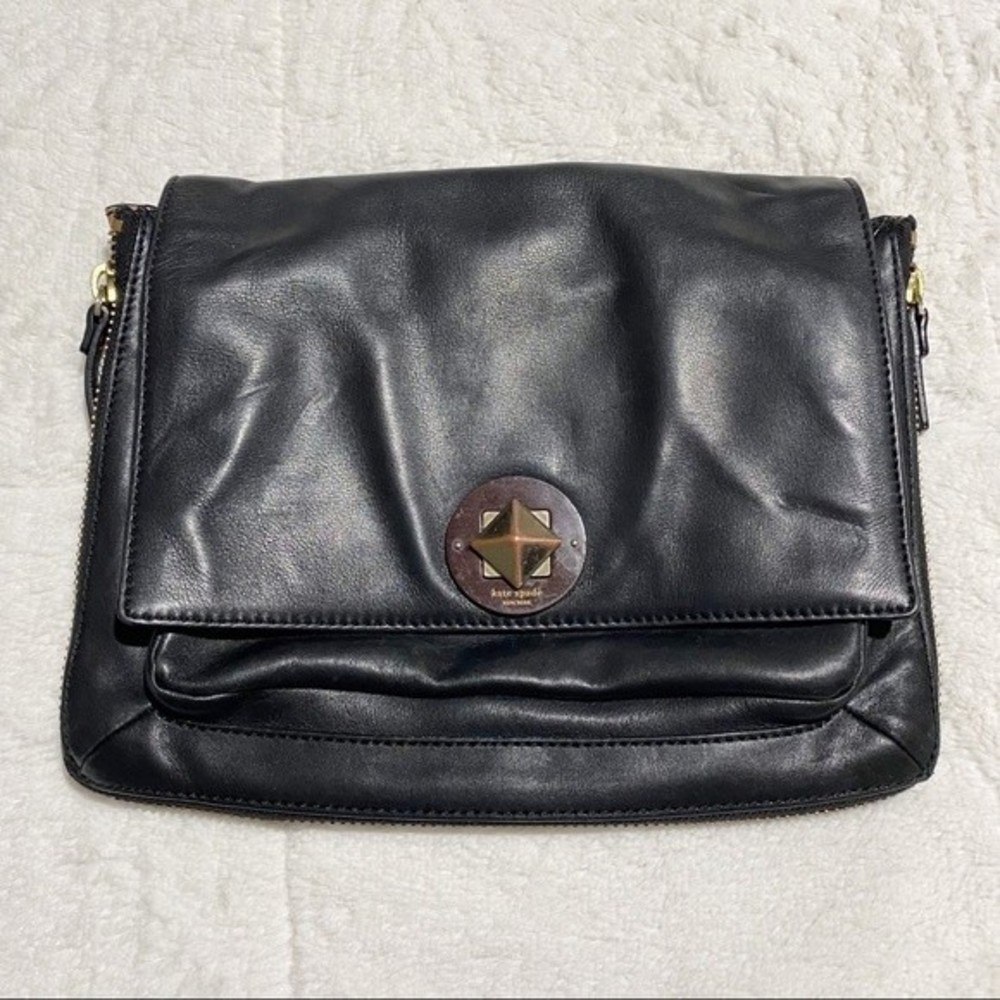 Kate spade black purse with expandable zippers